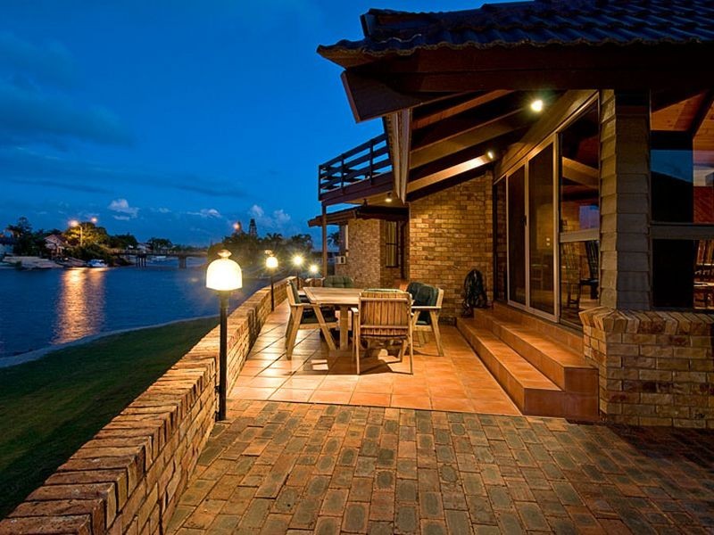 37 Sundowner Court, Mermaid Waters QLD 4218