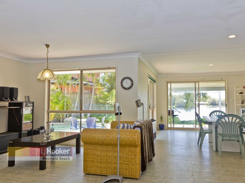 15 Scenic Drive, Benowa QLD 4217