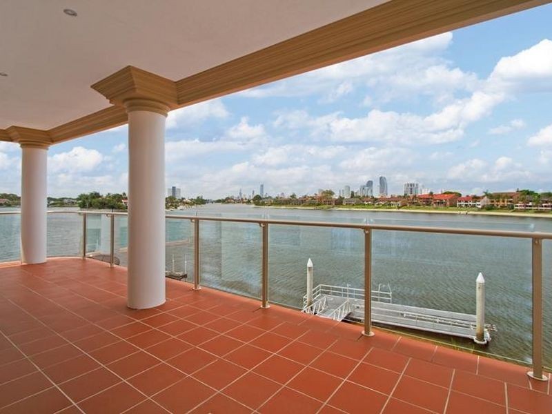 13 Intrepid Drive, Mermaid Waters QLD 4218