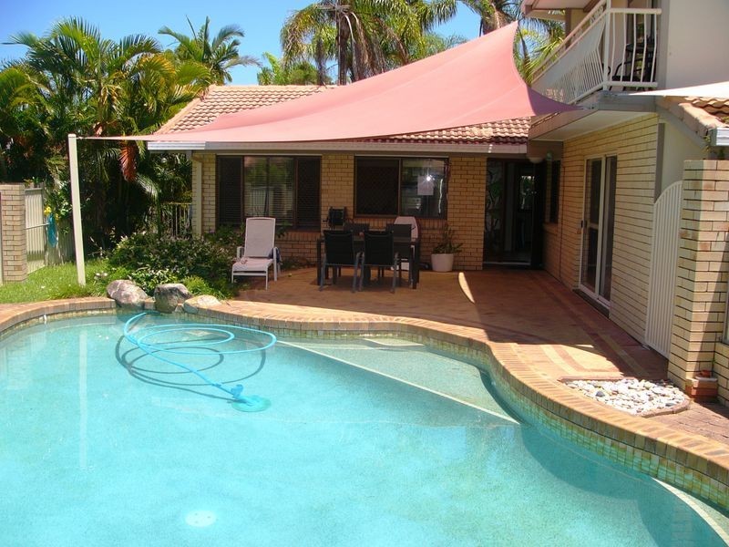 4 Jib Court, Mermaid Waters QLD 4218