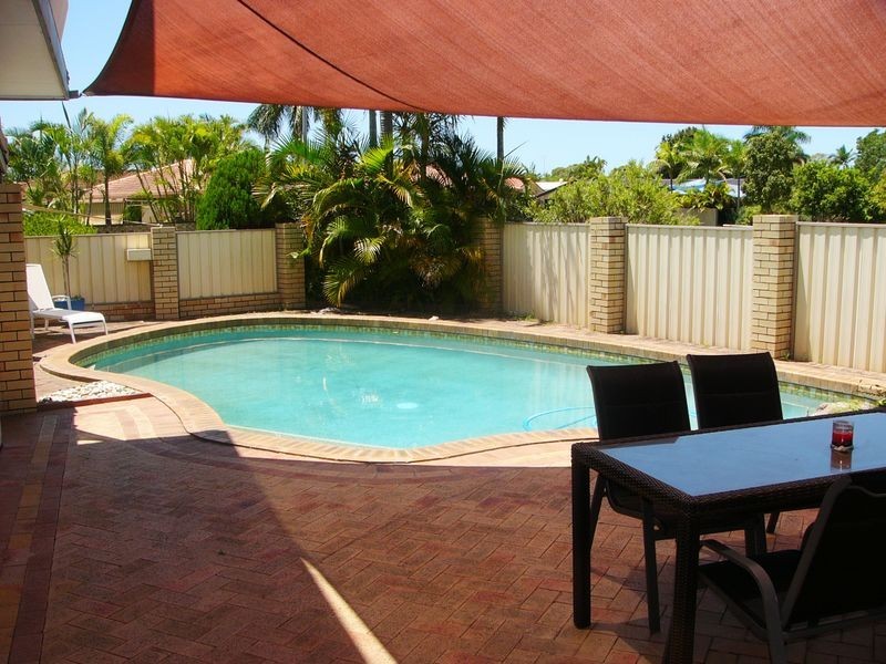 4 Jib Court, Mermaid Waters QLD 4218