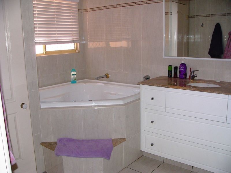 4 Jib Court, Mermaid Waters QLD 4218