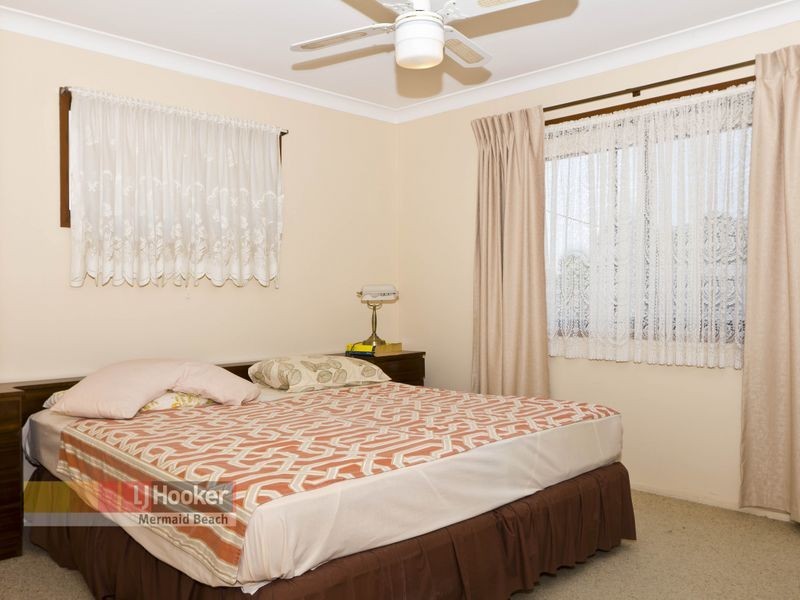 64 Surf Street, Mermaid Waters QLD 4218