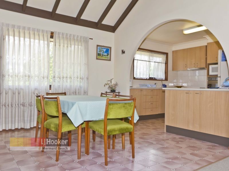 64 Surf Street, Mermaid Waters QLD 4218