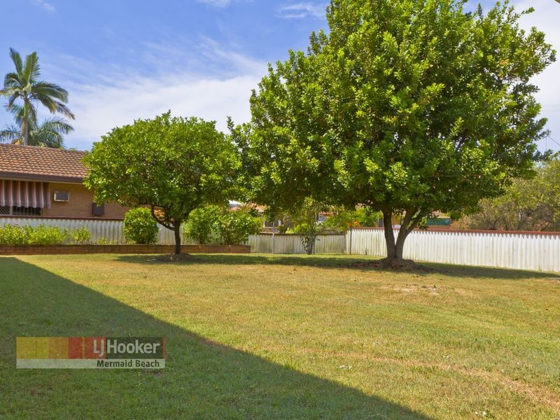 64 Surf Street, Mermaid Waters QLD 4218