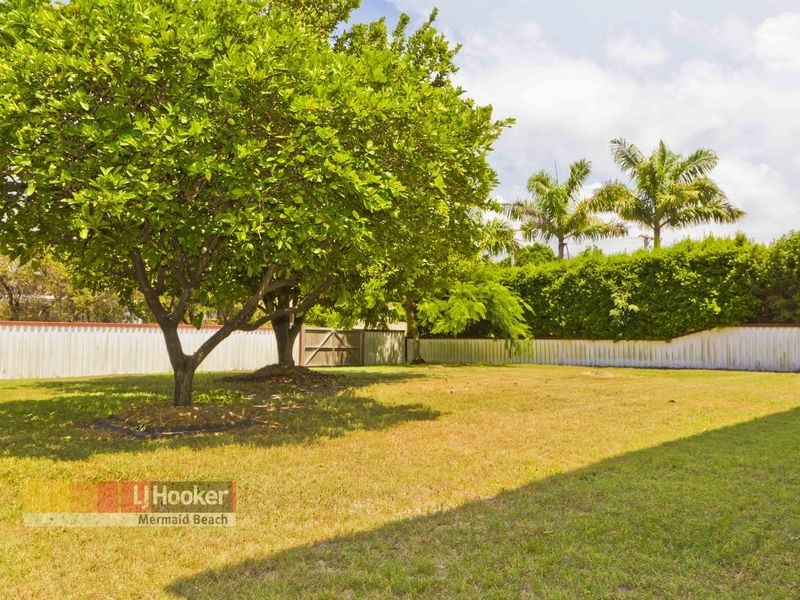 64 Surf Street, Mermaid Waters QLD 4218