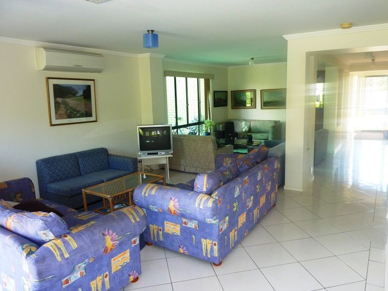 40 Karbunya Street, Mermaid Waters QLD 4218