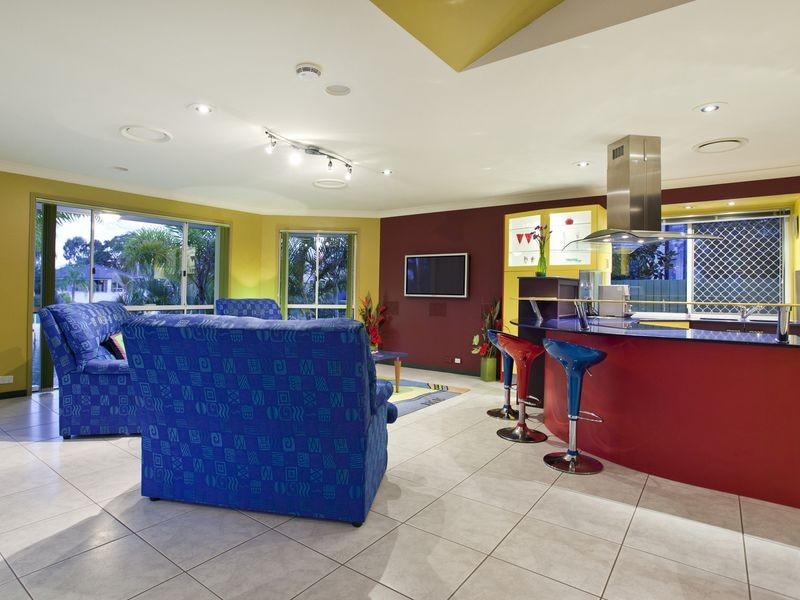 30 Compass Court, Mermaid Waters QLD 4218