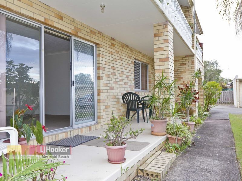 2/10 Christina Court, Mermaid Waters QLD 4218