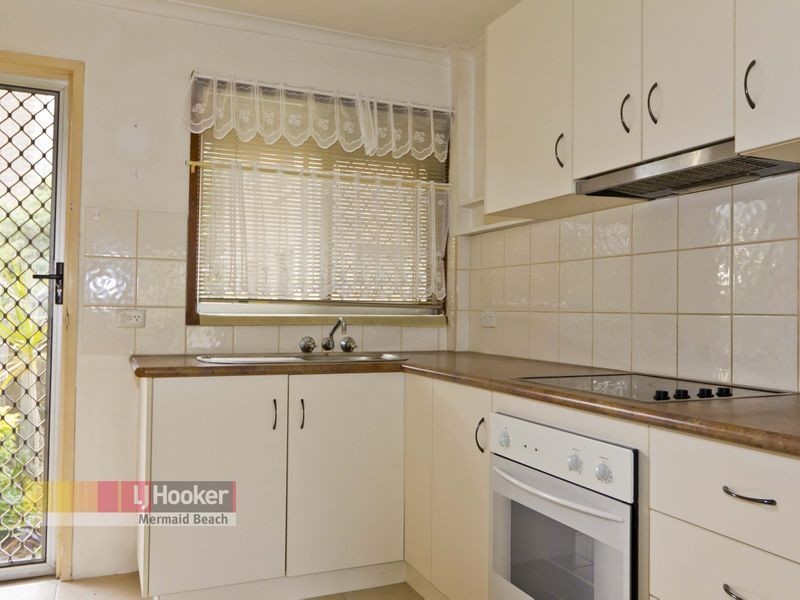 2/10 Christina Court, Mermaid Waters QLD 4218