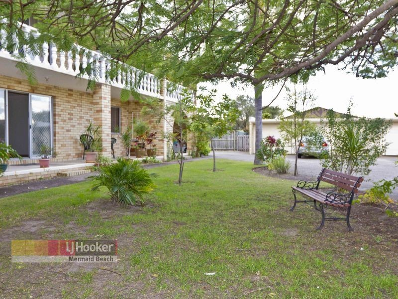 2/10 Christina Court, Mermaid Waters QLD 4218