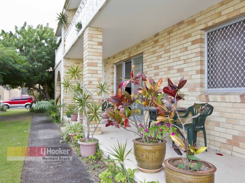 2/10 Christina Court, Mermaid Waters QLD 4218