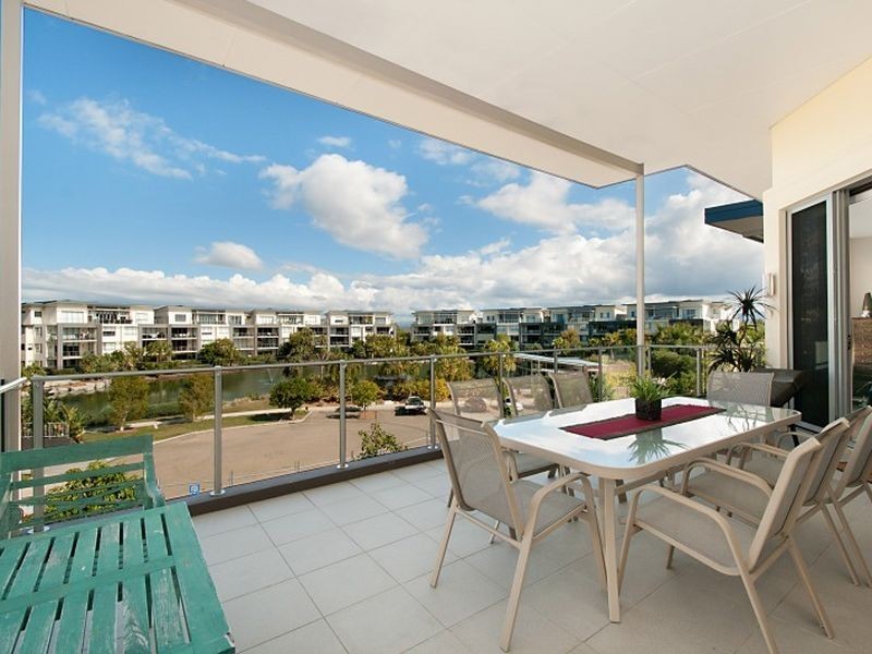 532/3-5 Pendraat Parade, Hope Island QLD 4212