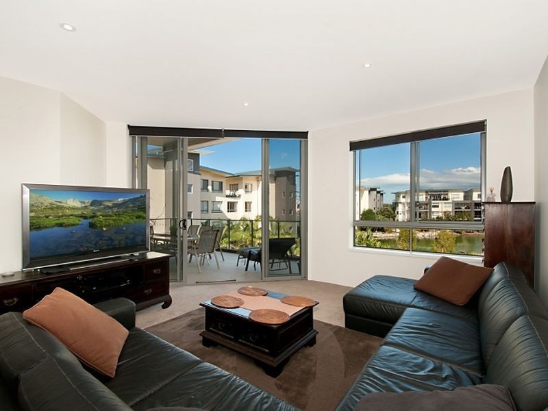 532/3-5 Pendraat Parade, Hope Island QLD 4212
