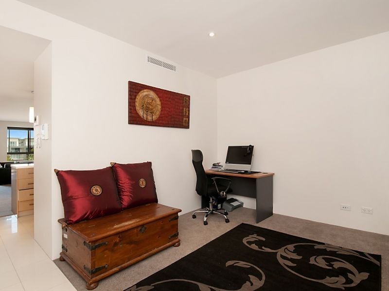 532/3-5 Pendraat Parade, Hope Island QLD 4212