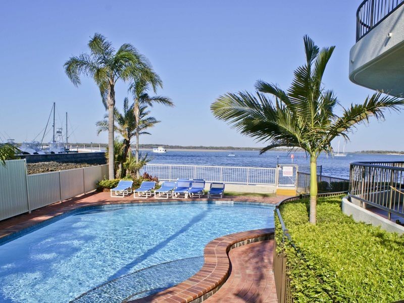 25/9 Bayview Street, Runaway Bay QLD 4216