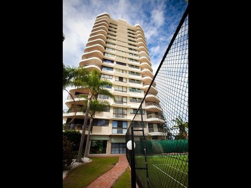 25/9 Bayview Street, Runaway Bay QLD 4216