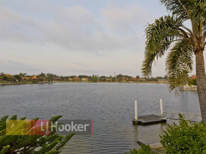 26 Rumrunner Street, Mermaid Waters QLD 4218