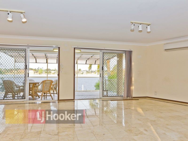 26 Rumrunner Street, Mermaid Waters QLD 4218