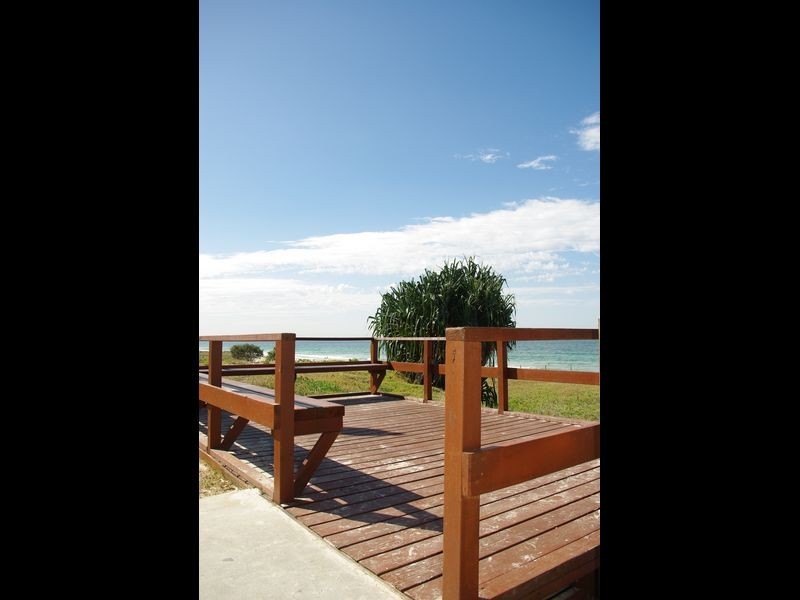 2/23 Francis Street, Mermaid Beach QLD 4218