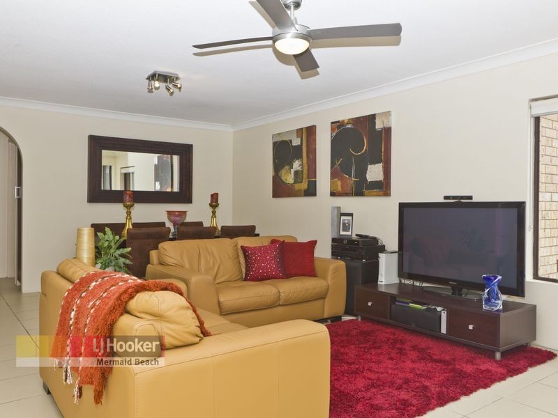 4/32 Peerless Avenue, Mermaid Beach QLD 4218