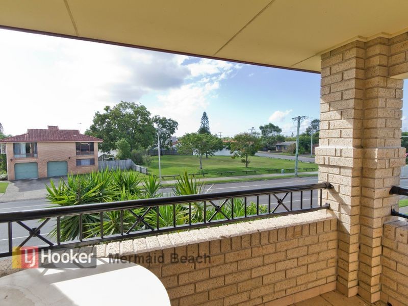 40 Karbunya Street, Mermaid Waters QLD 4218