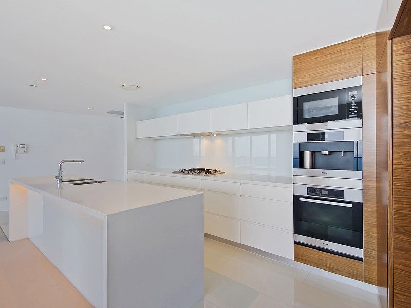 19 Elizabeth Avenue, Broadbeach QLD 4218