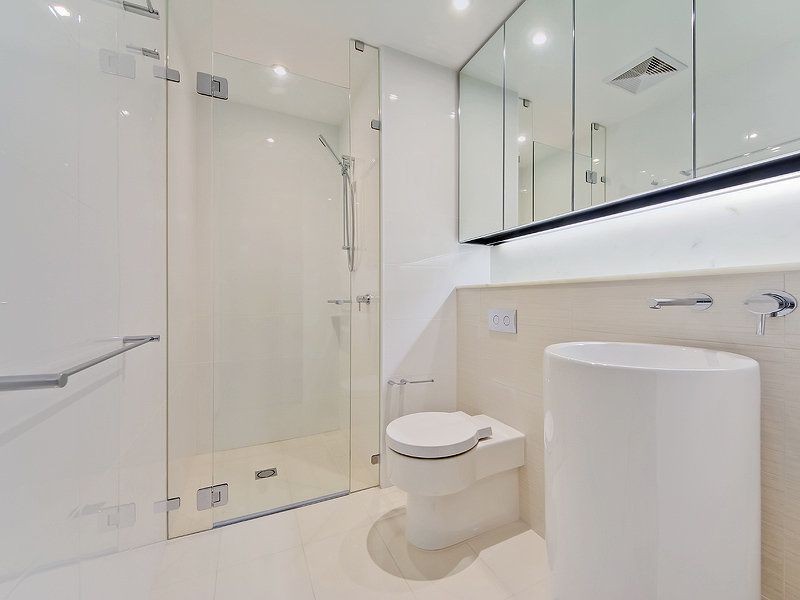 19 Elizabeth Avenue, Broadbeach QLD 4218