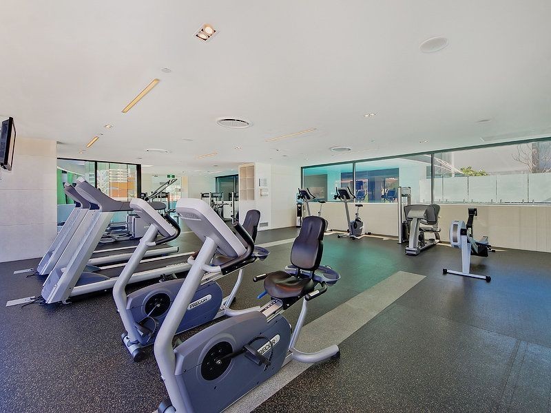 19 Elizabeth Avenue, Broadbeach QLD 4218