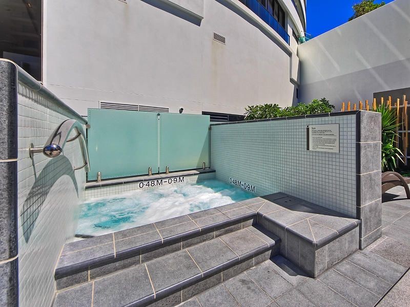 19 Elizabeth Avenue, Broadbeach QLD 4218