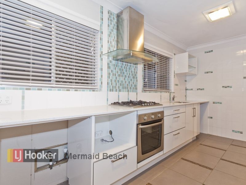 15 Costa Court, Broadbeach Waters QLD 4218