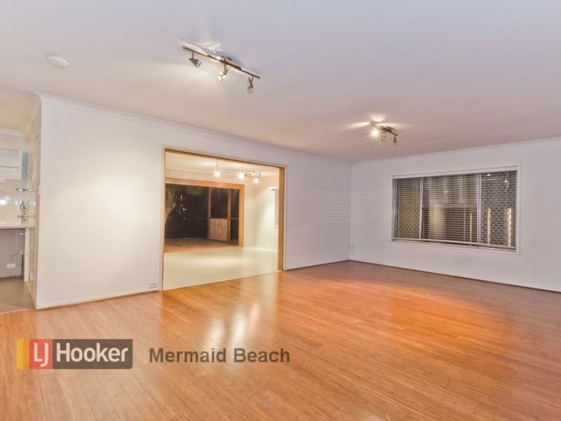 15 Costa Court, Broadbeach Waters QLD 4218