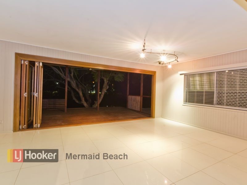 15 Costa Court, Broadbeach Waters QLD 4218