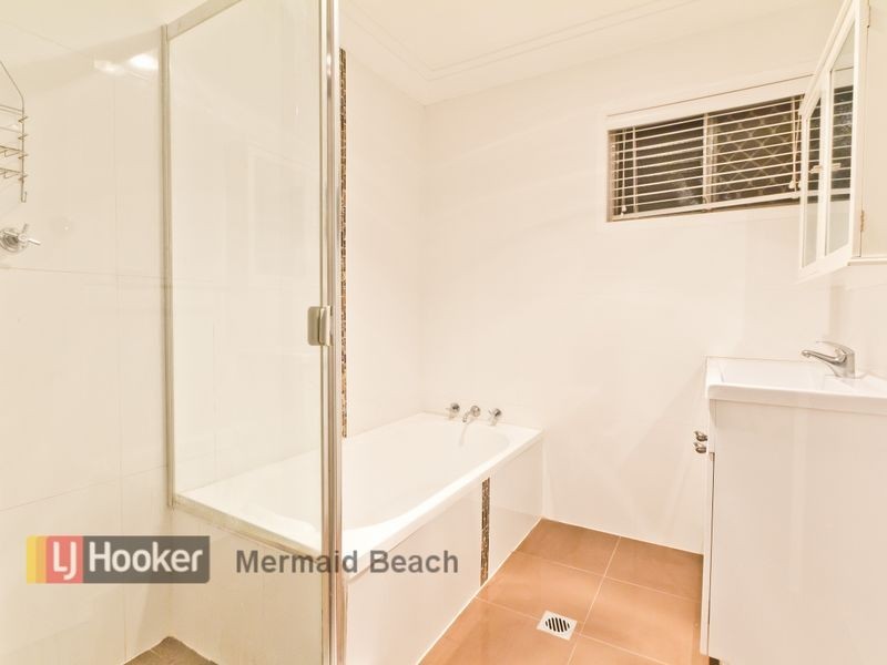 15 Costa Court, Broadbeach Waters QLD 4218