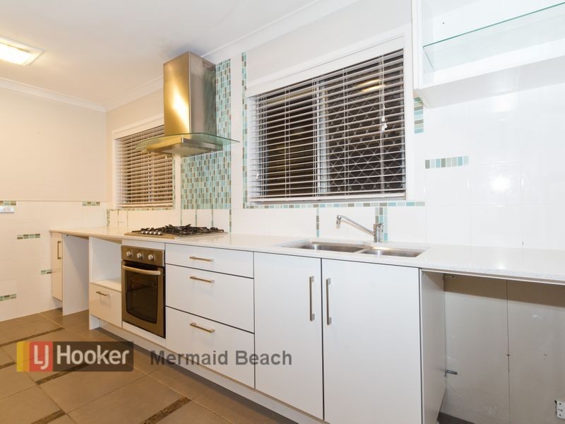 15 Costa Court, Broadbeach Waters QLD 4218