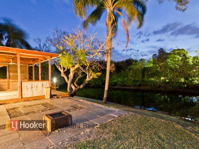 15 Costa Court, Broadbeach Waters QLD 4218