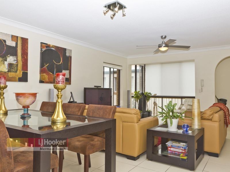 4/32 Peerless Avenue, Mermaid Beach QLD 4218