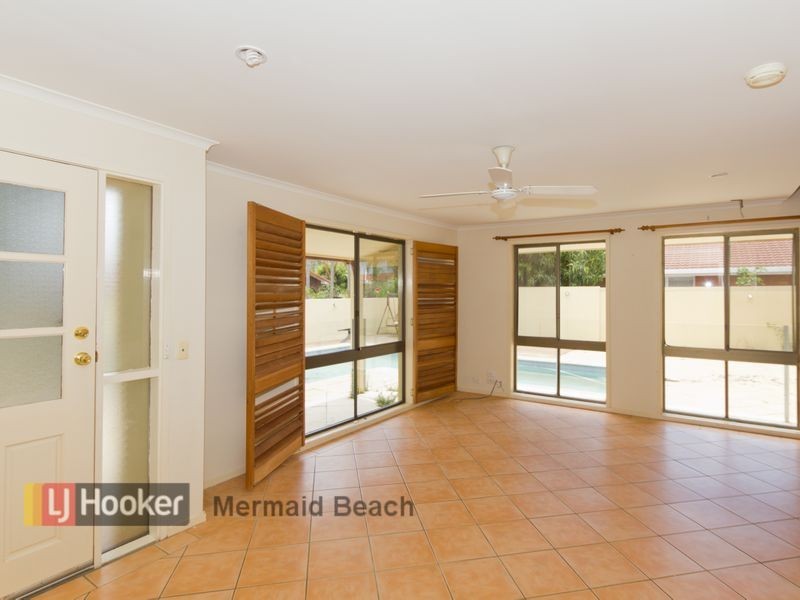 4 Wild Duck Drive, Mermaid Waters QLD 4218