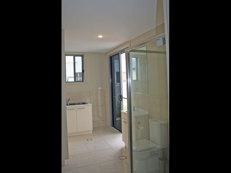 6 Cessnock Close, Mermaid Waters QLD 4218