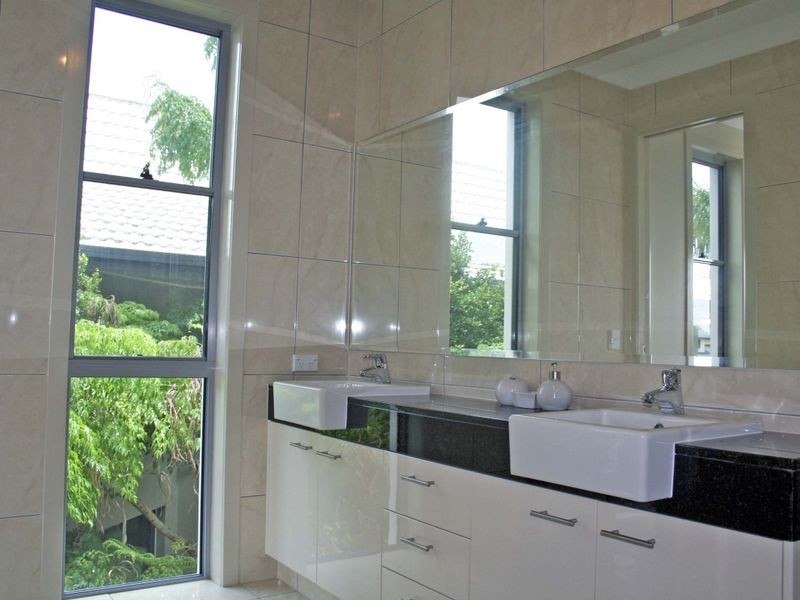 6 Cessnock Close, Mermaid Waters QLD 4218