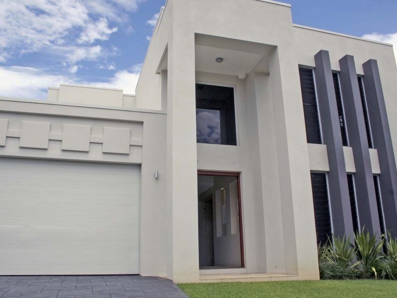 6 Cessnock Close, Mermaid Waters QLD 4218