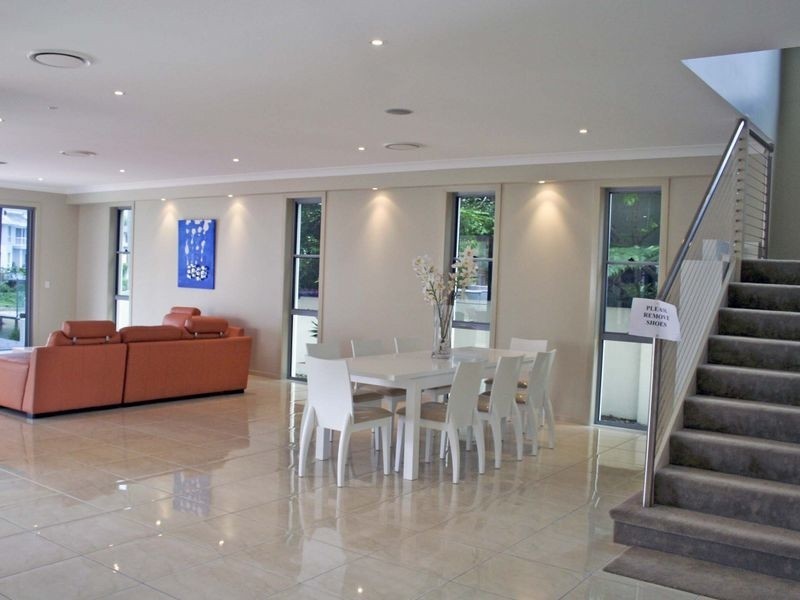 6 Cessnock Close, Mermaid Waters QLD 4218