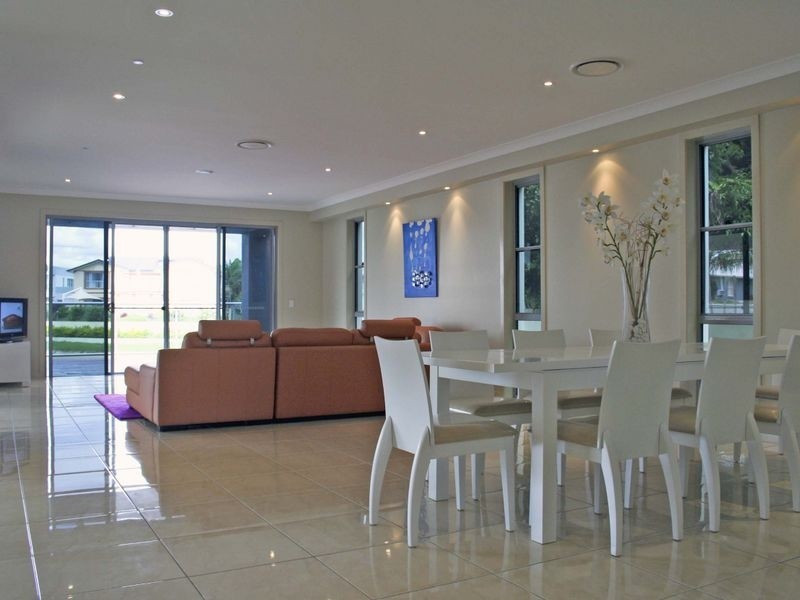 6 Cessnock Close, Mermaid Waters QLD 4218