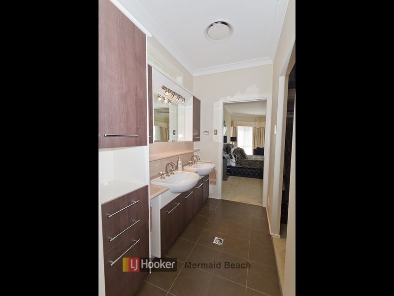 34 Portobello Drive, Mermaid Waters QLD 4218