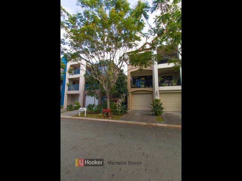 3303 Central Place, Carrara QLD 4211
