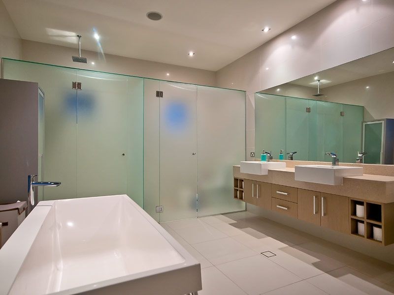 112 Edinburgh Road, Benowa Waters QLD 4217