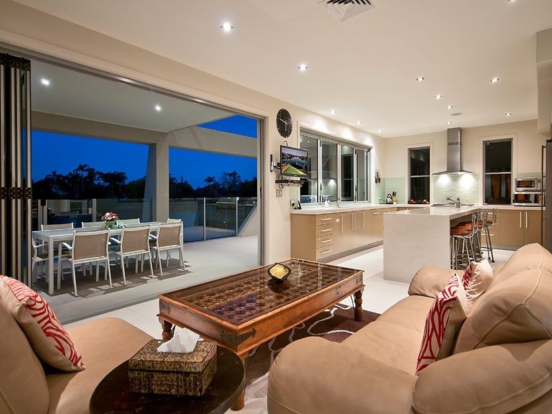 112 Edinburgh Road, Benowa Waters QLD 4217