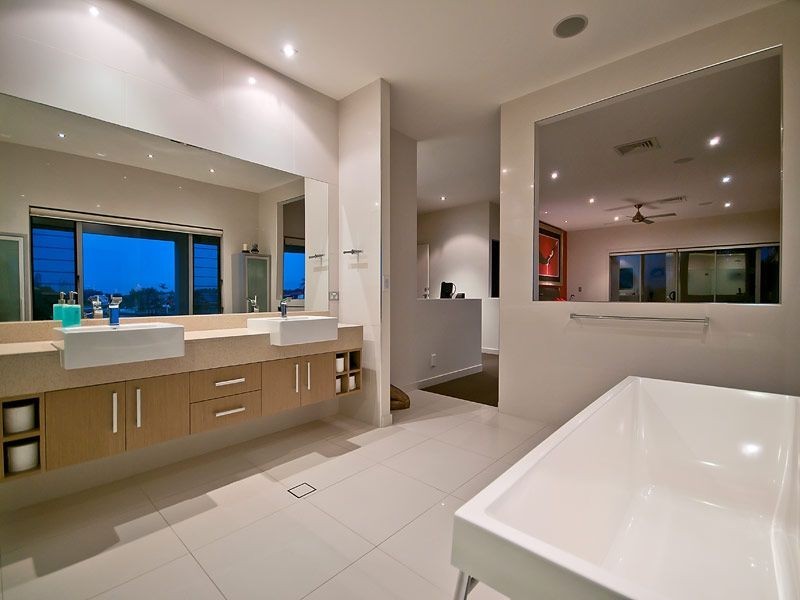 112 Edinburgh Road, Benowa Waters QLD 4217