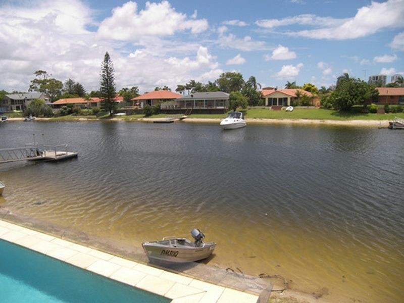 10 Sundowner Court, Mermaid Waters QLD 4218