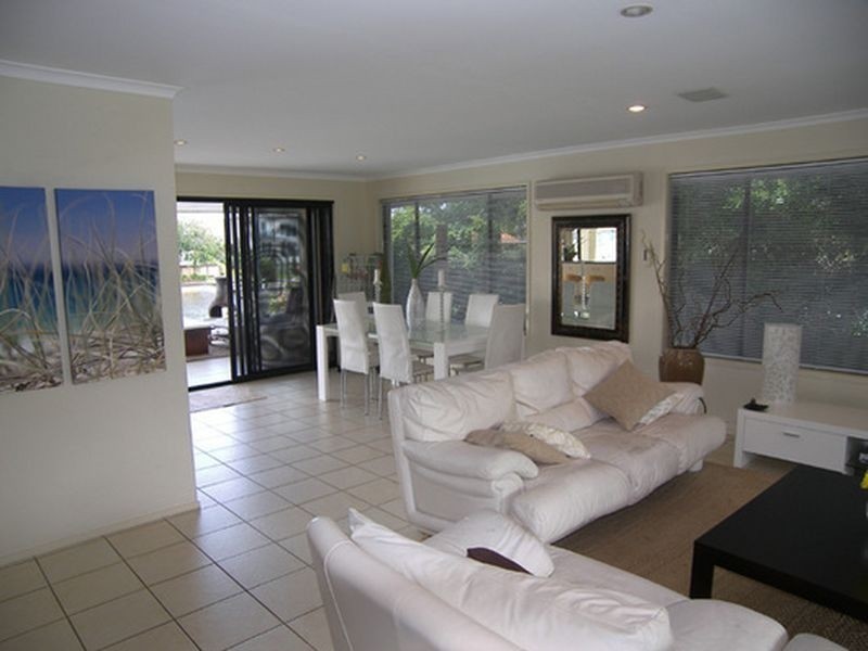 10 Sundowner Court, Mermaid Waters QLD 4218